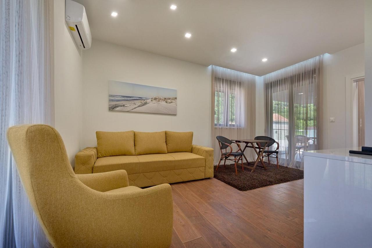 Georgiy Lux Apartments Lastva Grbaljska Esterno foto