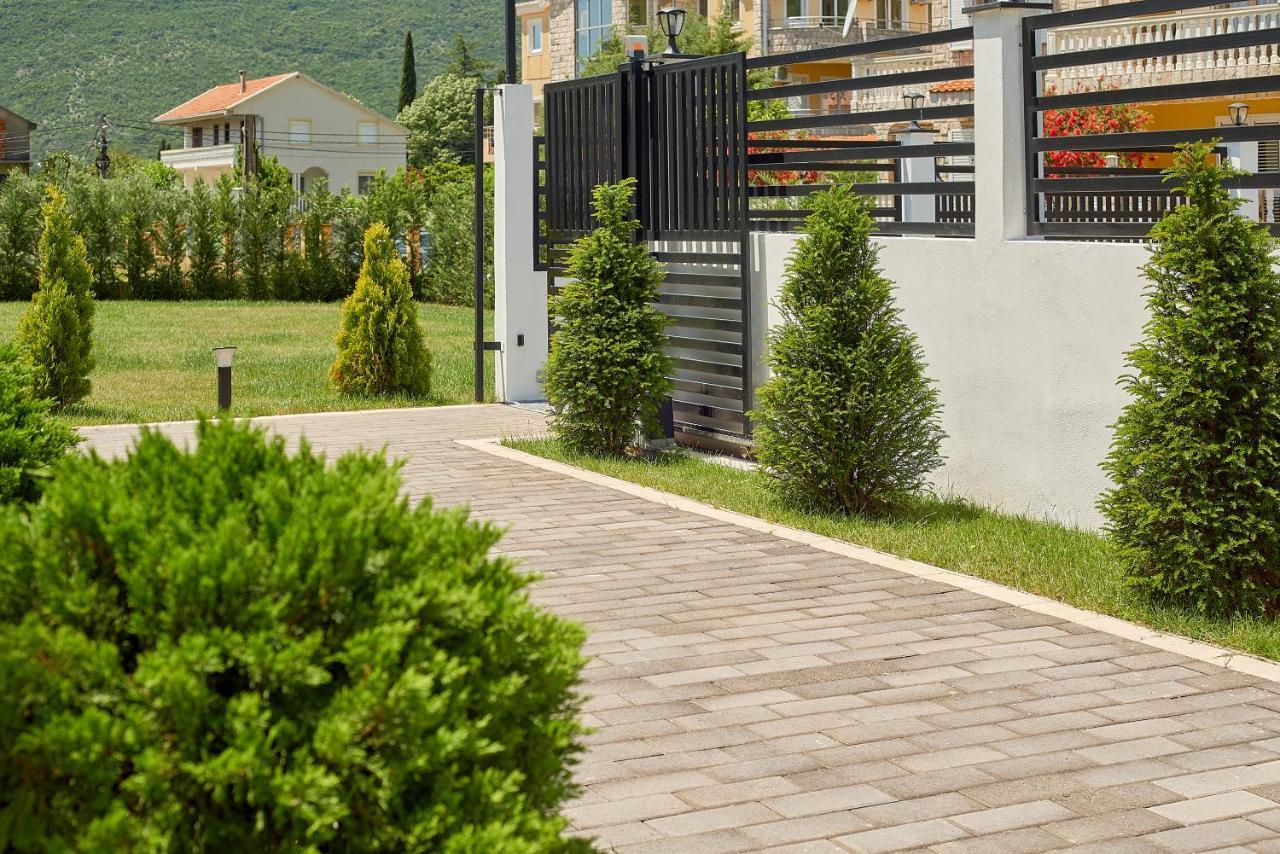 Georgiy Lux Apartments Lastva Grbaljska Esterno foto