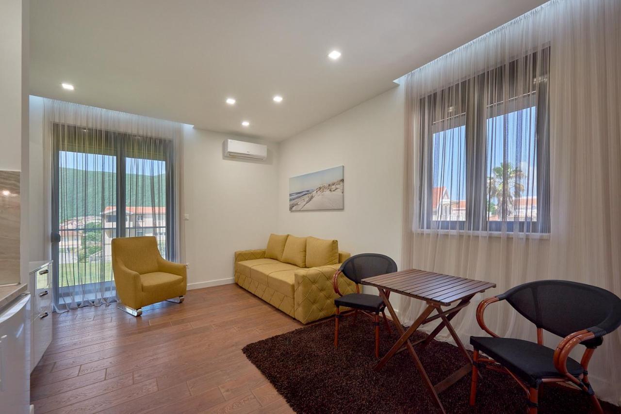 Georgiy Lux Apartments Lastva Grbaljska Esterno foto